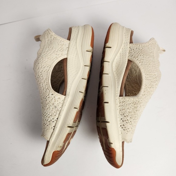 Skechers By Martha Stewart Slip-On Comfy Cushion Beige Sandals Size 9W - Picture 7 of 8